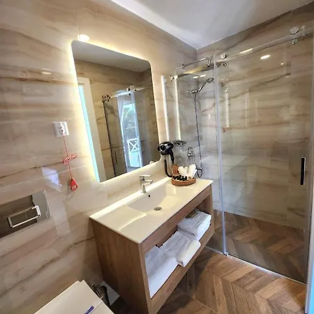 No 44 Hotel *